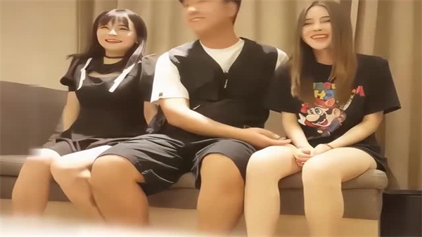 小宝寻花双飞苏杭白嫩女神，两骚货齐开腿等你来插